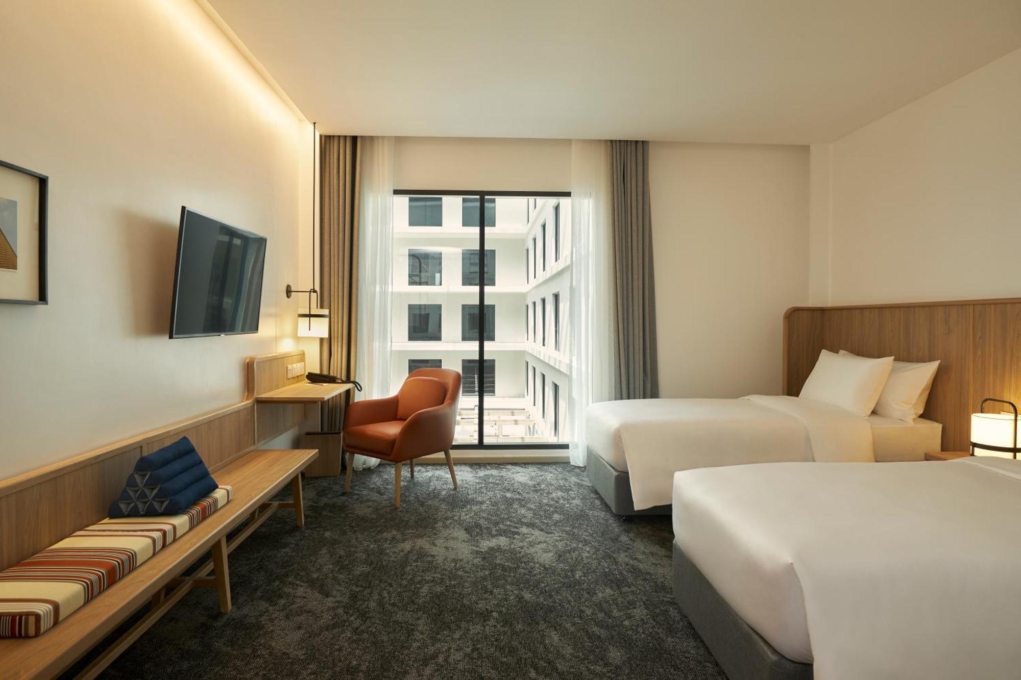 Roomy Twin Courtyard